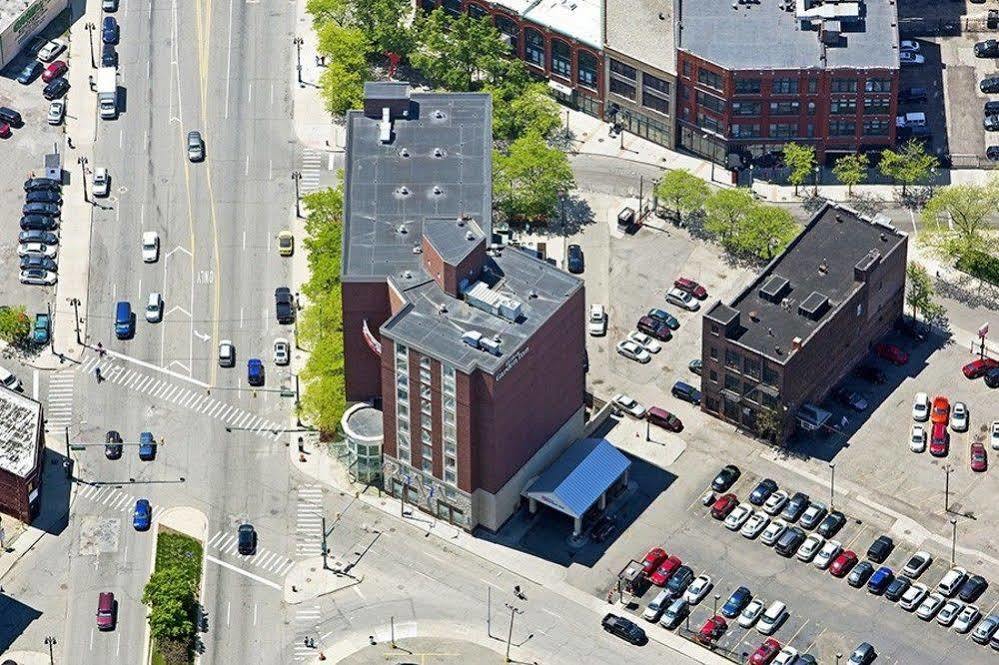 Hilton Garden Inn Detroit Downtown Exterior photo